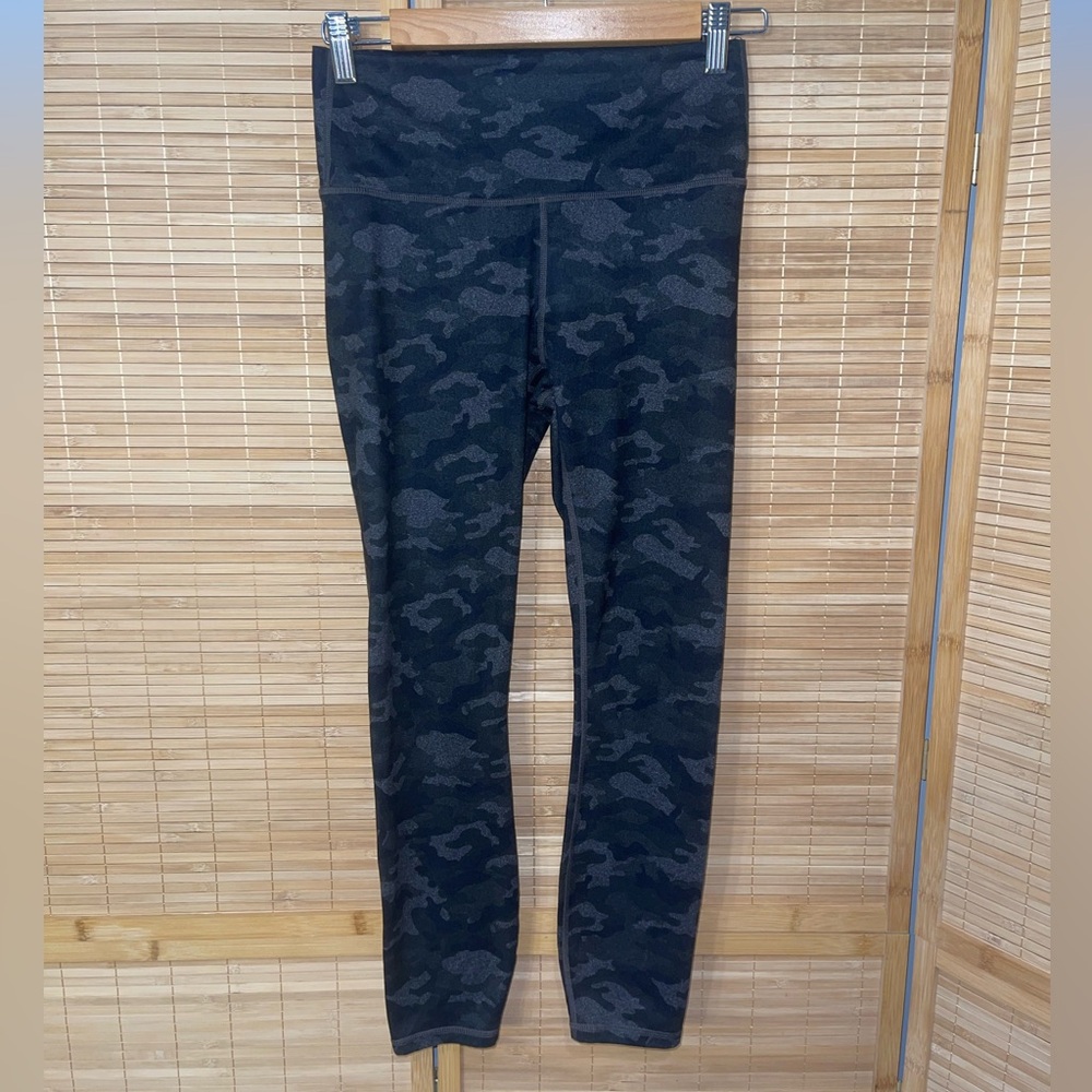 Fabletics green camouflage camo leggings pants woman’s size small